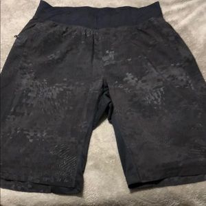 Lululemon athletic and yoga men’s shorts medium